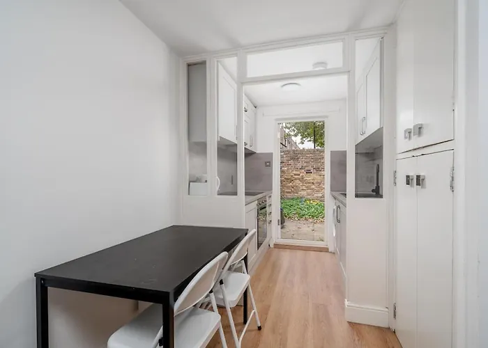 16 Guests, 4 Studios, Groups, Contractors, Stockwell Sw9