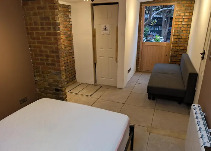4Bedrooms House Sleeps14 Garden&Parking Ably Stays